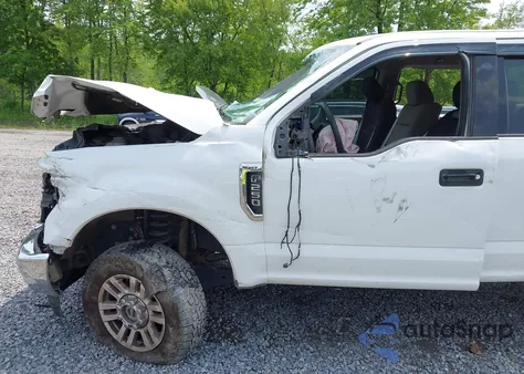 2017 Ford F250 Xlt z USA, uszkodzony, nr VIN 1FT7W2B6XHED69215